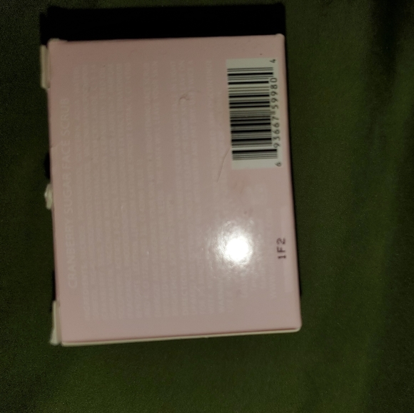 Girlactik Cranberry Sugar Face Scrub - Picture 2 of 3